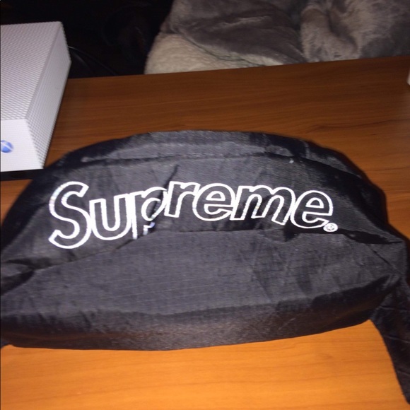 Supreme Fannypack - Picture 2 of 6